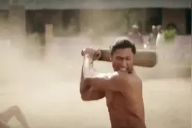 从明天开始每个男摔跤手都要穿裙子！事出有因，有点意思！视频封面