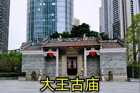 深圳高楼大厦之间有一座小庙，据说看相算命很灵，是不是真的？