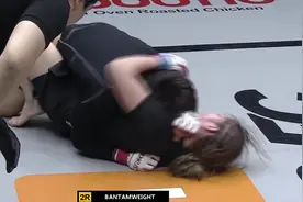 中国小金刚连砸把日本美女摔出2米外，麻辣重拳砸头不留情KO视频封面