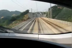 中国高铁驾驶司机第一视角.，这速度太牛了视频封面