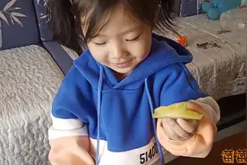 5岁宝宝挑战南方水果杨桃，没想一口就上瘾，真不亚于北方水果