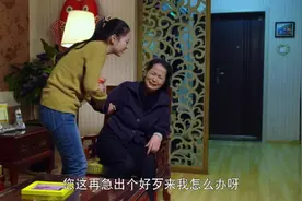影视：痴呆姥姥带小孙女出门，孙女摔一跤，姥姥没察觉还往前走视频封面