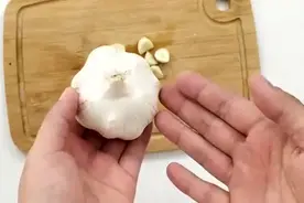 大蒜贴在脚底下，有什么作用呢？