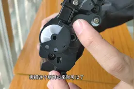 打印机加了碳粉还提示更换粉盒，不能打印，因为少了这个步骤没做