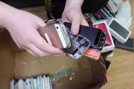 苹果商店垃圾桶探宝，找到大量iPhone苹果手机