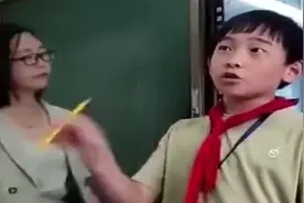 给儿子开家长会，被他们班长这官威吓到了，小小年纪有前途啊！视频封面