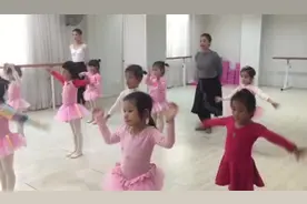 韩语歌可爱颂舞蹈视频教程，小宝贝们跳的非常认真，可以收藏哦