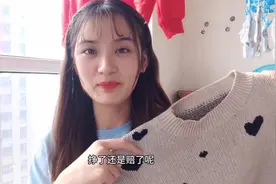 小妹在闲鱼卖了件毛衣17，光邮费就12，这是在做贡献啊