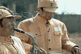 亮剑：俘虏了敌军的乐队，李云龙乐坏了，赶紧叫乐队演奏一曲