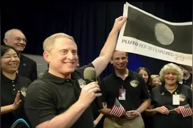 卫星拍下冥王星巨照，有一只巨型蜗牛在缓慢移动！视频封面