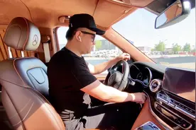 80多万的奔驰商务房车，价格直逼埃尔法视频封面