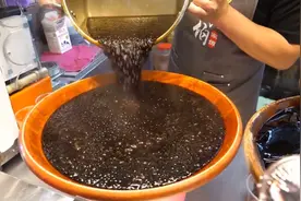台湾街头最正宗的黑糖泡泡奶茶，国内黑糖完全不是一个档次