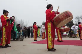 很少看到这么隆重的送老人现场，这要花不少钱吧，你觉得有必要吗视频封面