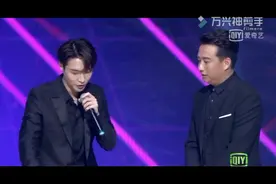 张艺兴现场给师父黄磊准备生日惊喜！不能点蜡烛怎么办？