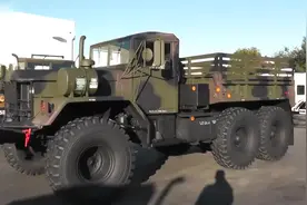 美国退役军用卡车直接摆在二手车市场出售, 外观霸气车况完好视频封面