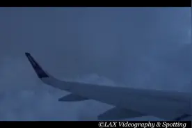 赶在暴雨来临前起飞  起飞穿云近距离云层闪电 空客A320-200视频封面