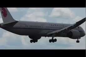 10架大型飞机降落，国航的B787真漂亮