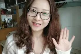 小孩爱喝饮料，美妈拿一个百香果简单操作，既好喝又营养