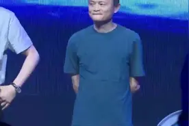 马云第十次出手！再向意大利捐赠180万只口罩，10万份检测试剂视频封面