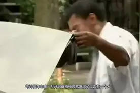 计程车司机后备箱放行李时，发现有个人被绑架会怎样？爆笑恶作剧视频封面