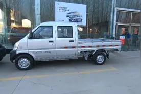 五菱之光双排对比五菱荣光双排，那款更具性价比？