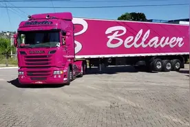 斯堪尼亚半挂女司机 倒车不输男子汉 自己看吧