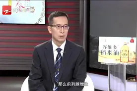 男性发生尿失禁的原因和种类是什么？与年龄有关吗？