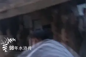 盘点那些相似的武打动作，你都看出那些相似了，成龙大哥的醉拳？