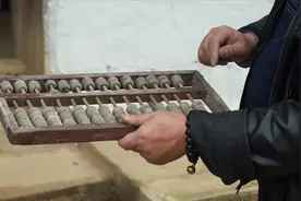 寺庙门楣上挂算盘是什么寓意？听农村大叔给你解释，大有玄机！