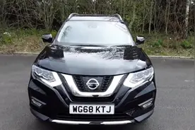 刚看一台日产奇骏7座版，打开后盖时发现放弃CRV是对的