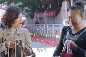 老爸当家：大姐在路边摊买假包，使出绝杀技和老板讨价还价
