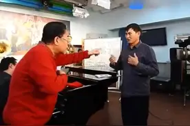 朱之文得到名师金铁霖指点，唱功突发长进，进入歌唱家行列视频封面