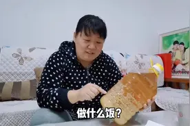 花生油里全是油花，凝固成这样还能吃吗？楠楠吓得不敢吃了