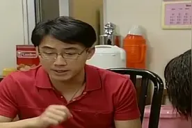 外来：阿耀自学中医给阿婵把脉说她怀孕了，吓得阿宗茶杯都掉了视频封面