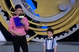 七岁张峻豪再跳《踏浪》已不是四年前的小光头了，最小广场舞大神视频封面