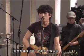 赵雷录音棚《鼓楼》，唱出了北京鼓楼的儿时画面视频封面