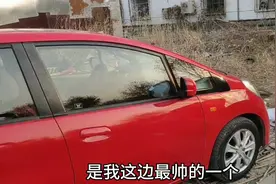 帅气保安队员交往了个北京本地女朋友，天天开小车上下班，好羡慕视频封面