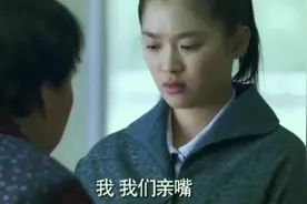 女孩亲个嘴，就被检查出怀孕，原来是因为男孩的神操作……视频封面