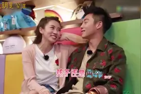 郑恺与苗苗官宣，曾为程晓玥做最浪漫的事，连夜搬着奶茶店去探班