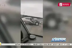 一片狼藉！滨海大道发生车祸，轿车车头被撞没