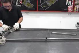 浴室空间利用,洗衣机和烘干机铁管焊架垫高加置物架，简单利索！视频封面