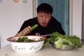 小伙为减肥生吃蔬菜，结果体重不降反增！