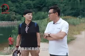 梁子行路途中谈老山战友刘亚玲 离别没有拥抱只有对视