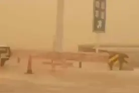 甘肃酒泉市突发大风沙尘暴天气图片