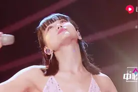 《痒》这首歌也就是黄龄能唱出来让人坐立不安，躁动不安的感觉