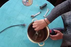 哪个人才想出来的，找来角磨机这样改装，功能也太强大了视频封面