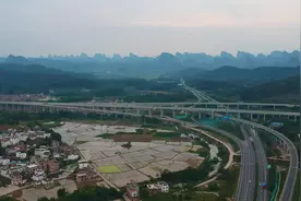 广西贺州最美高架桥！往广东方向必经之路！群山田园相伴尽显大气