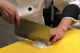 豆腐切丝有多难？饭店大厨原来是这么切的，厉害了视频封面