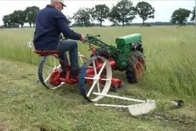 手扶拖拉机改装的割草机，大面积割草毫无压力