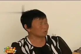 面对母亲的突然跪地、自打耳光，女儿始终无动于衷，急坏了调解员